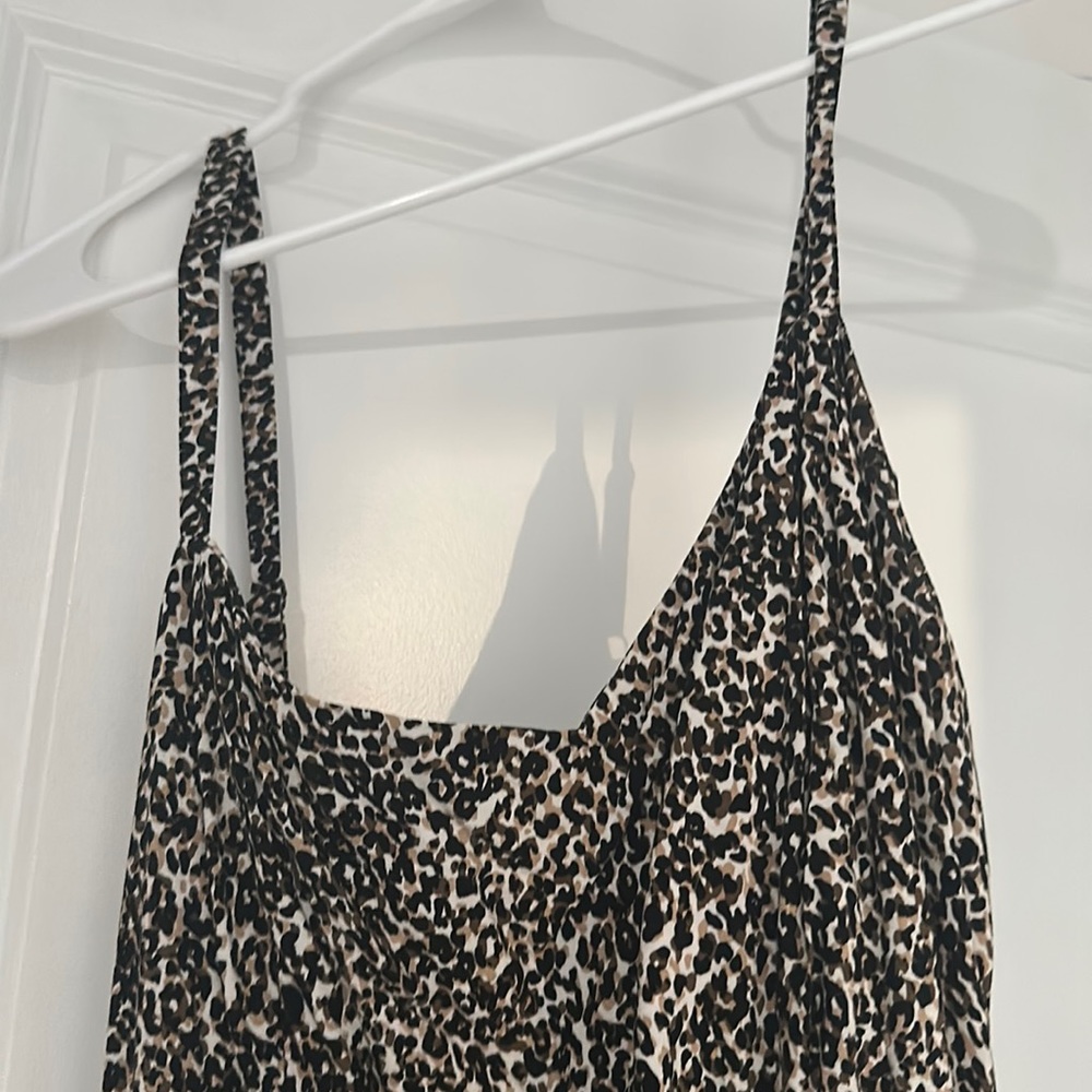 Sleeveless leopard print dress
